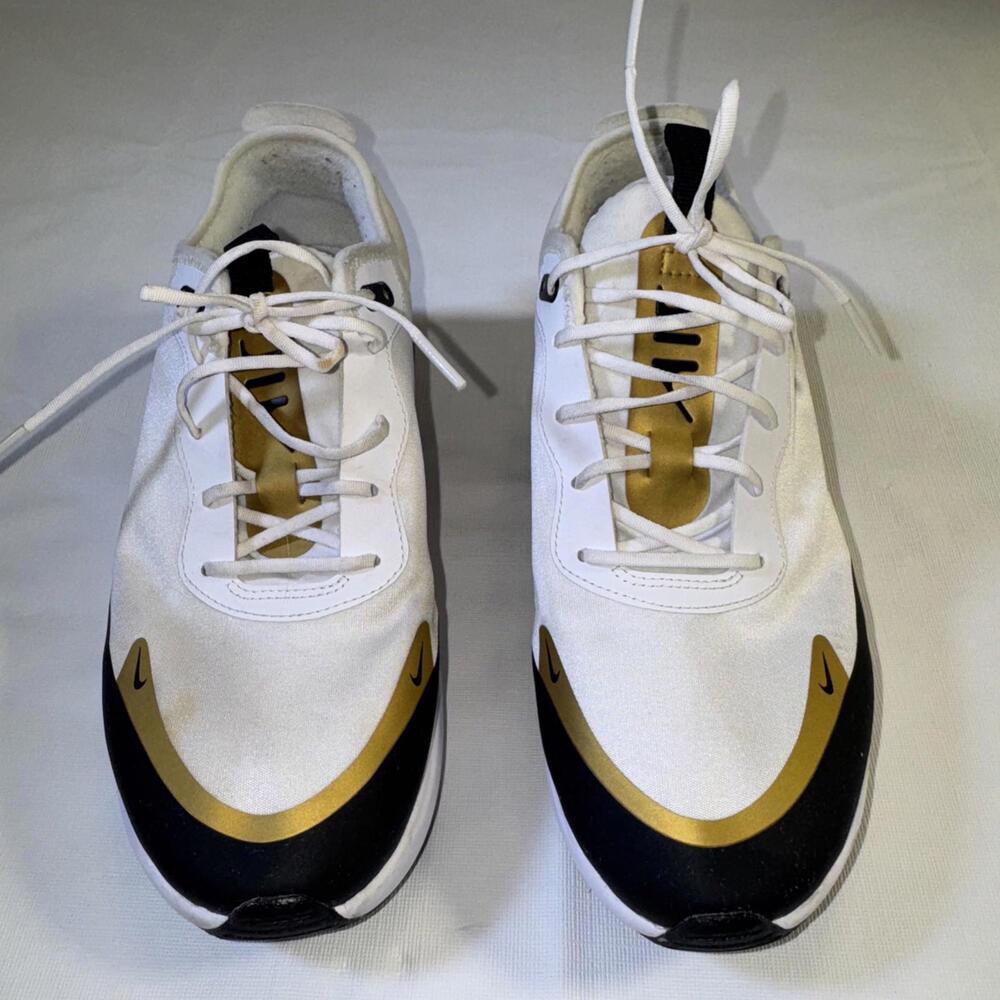 Nike Women’s Sneakers Sz 8.5 AQ4312-107